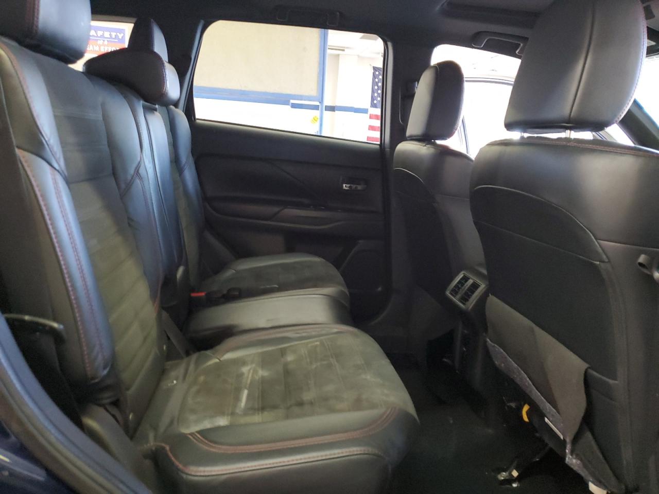 MITSUBISHI OUTLANDER SE