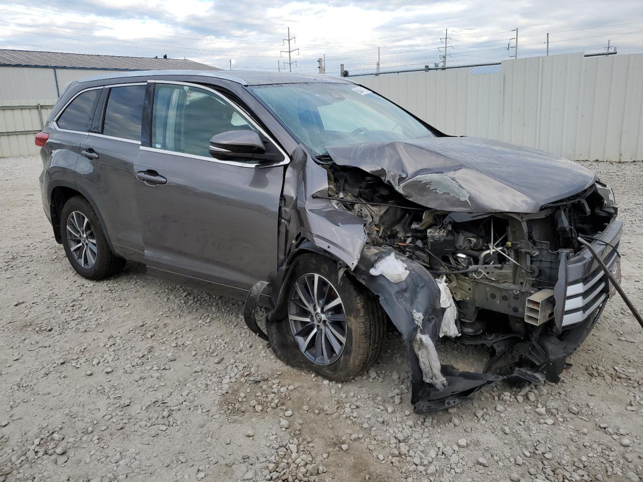 TOYOTA HIGHLANDER SE