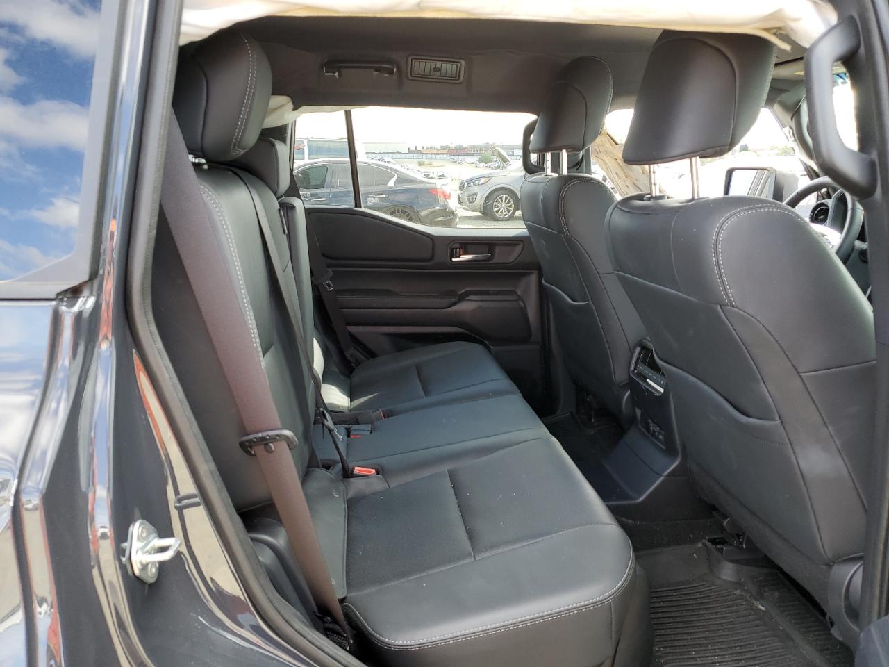 TOYOTA LAND CRUISER BASE