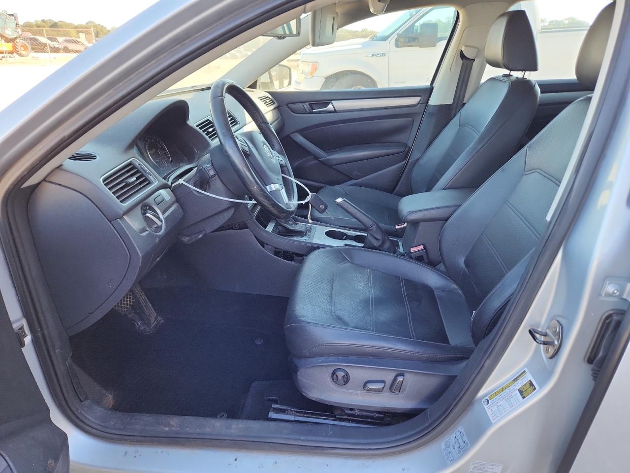 VOLKSWAGEN PASSAT SE