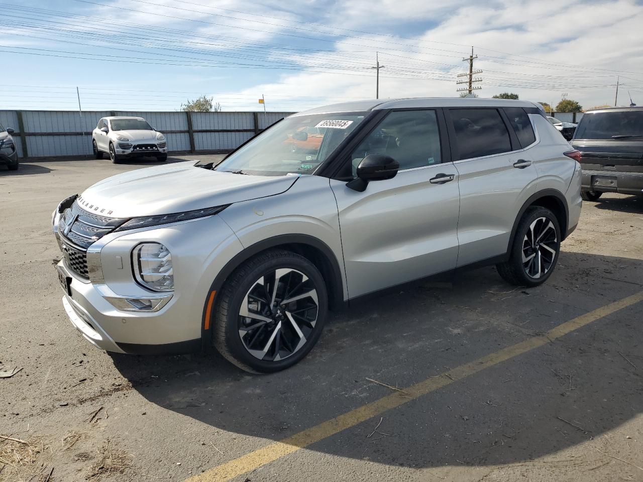 MITSUBISHI OUTLANDER SE