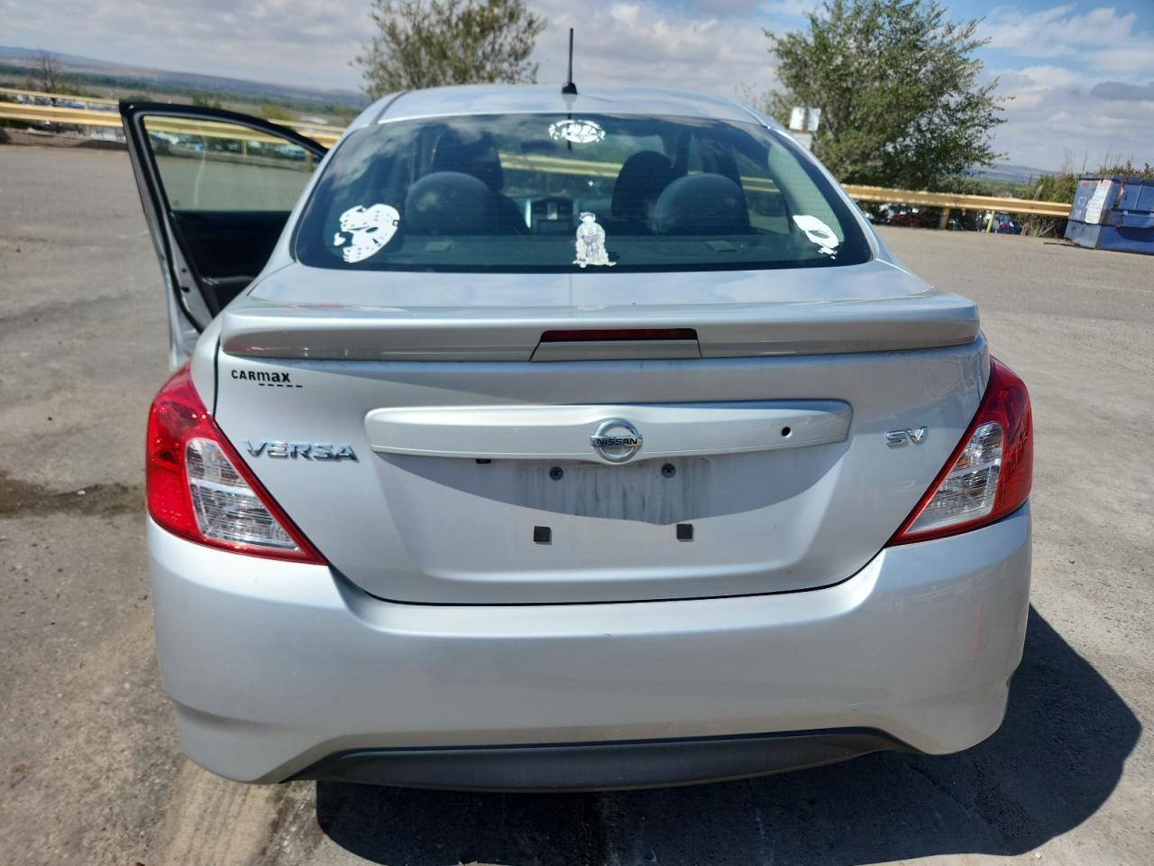 NISSAN VERSA S