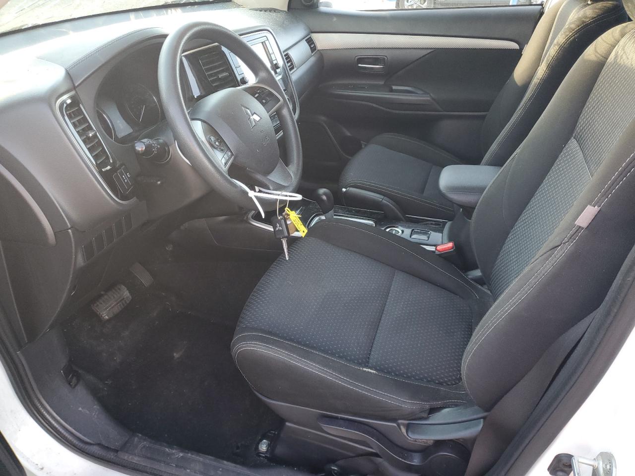 MITSUBISHI OUTLANDER SE