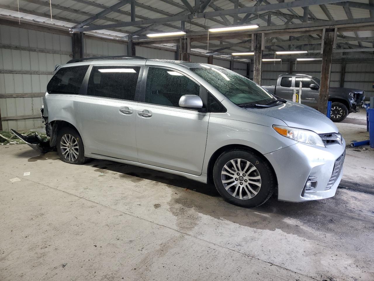 TOYOTA SIENNA XLE
