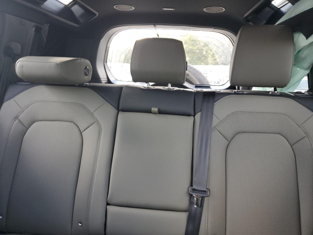 LAND ROVER DEFENDER 110 X-DYNAMIC SE