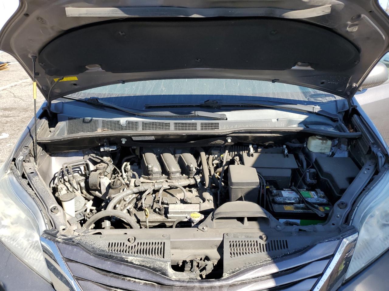 Lot #3311634232 2015 TOYOTA SIENNA LE