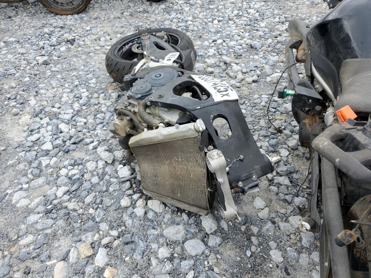 Lot #3305400312 2005 SUZUKI GSX-R600 K