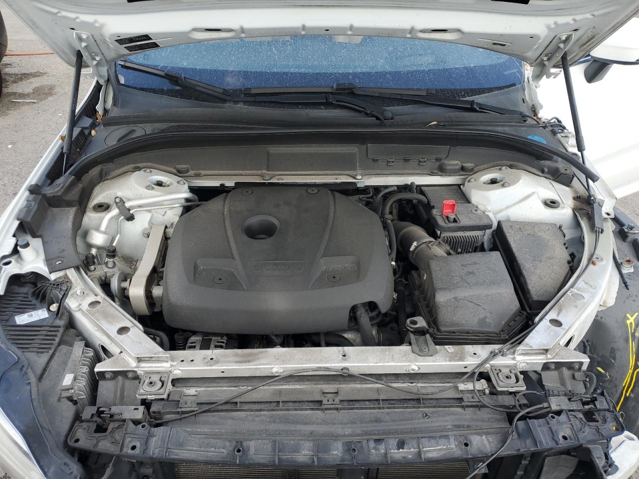 VOLVO XC60 T5 MOMENTUM