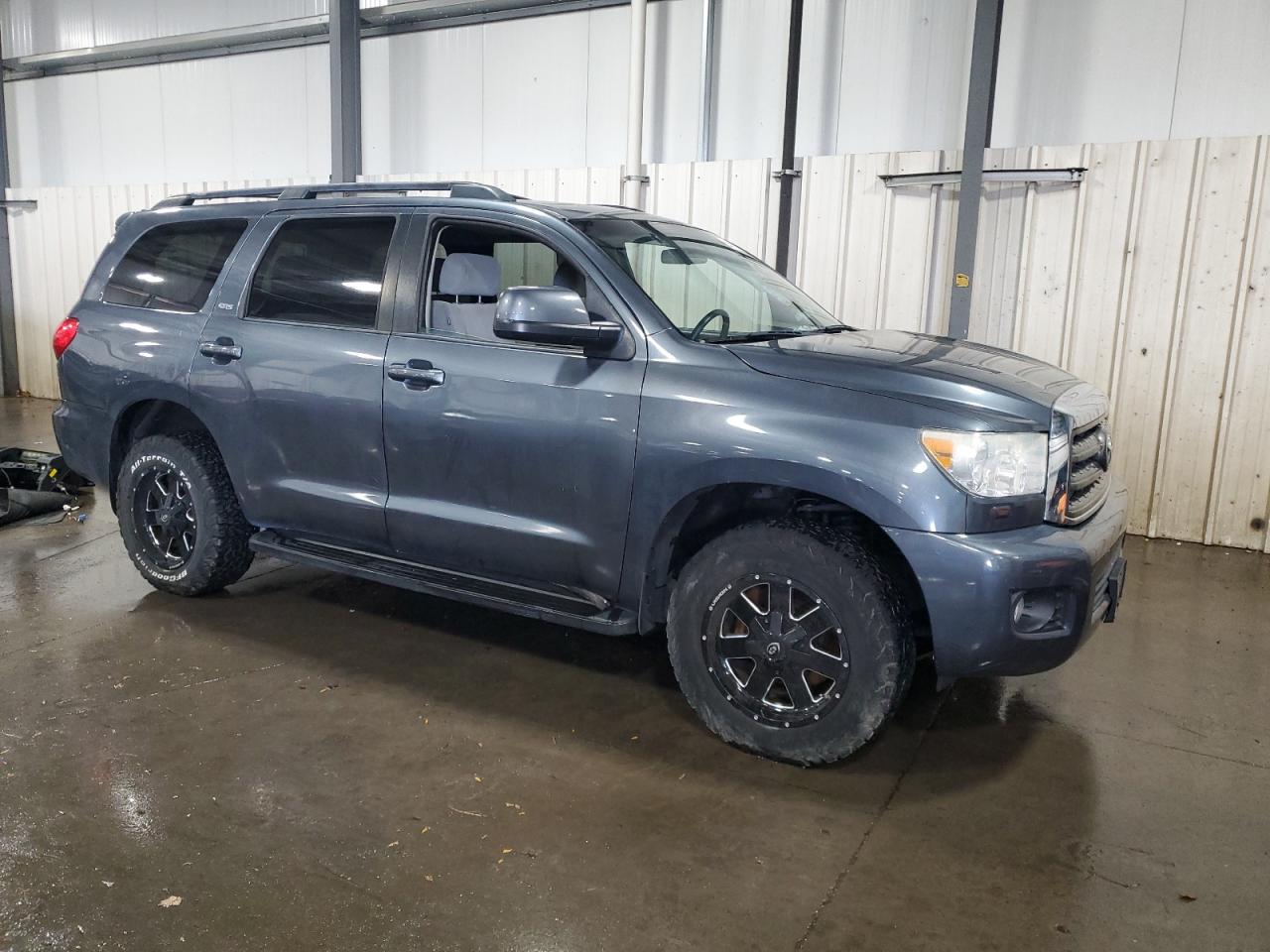 TOYOTA SEQUOIA SR5