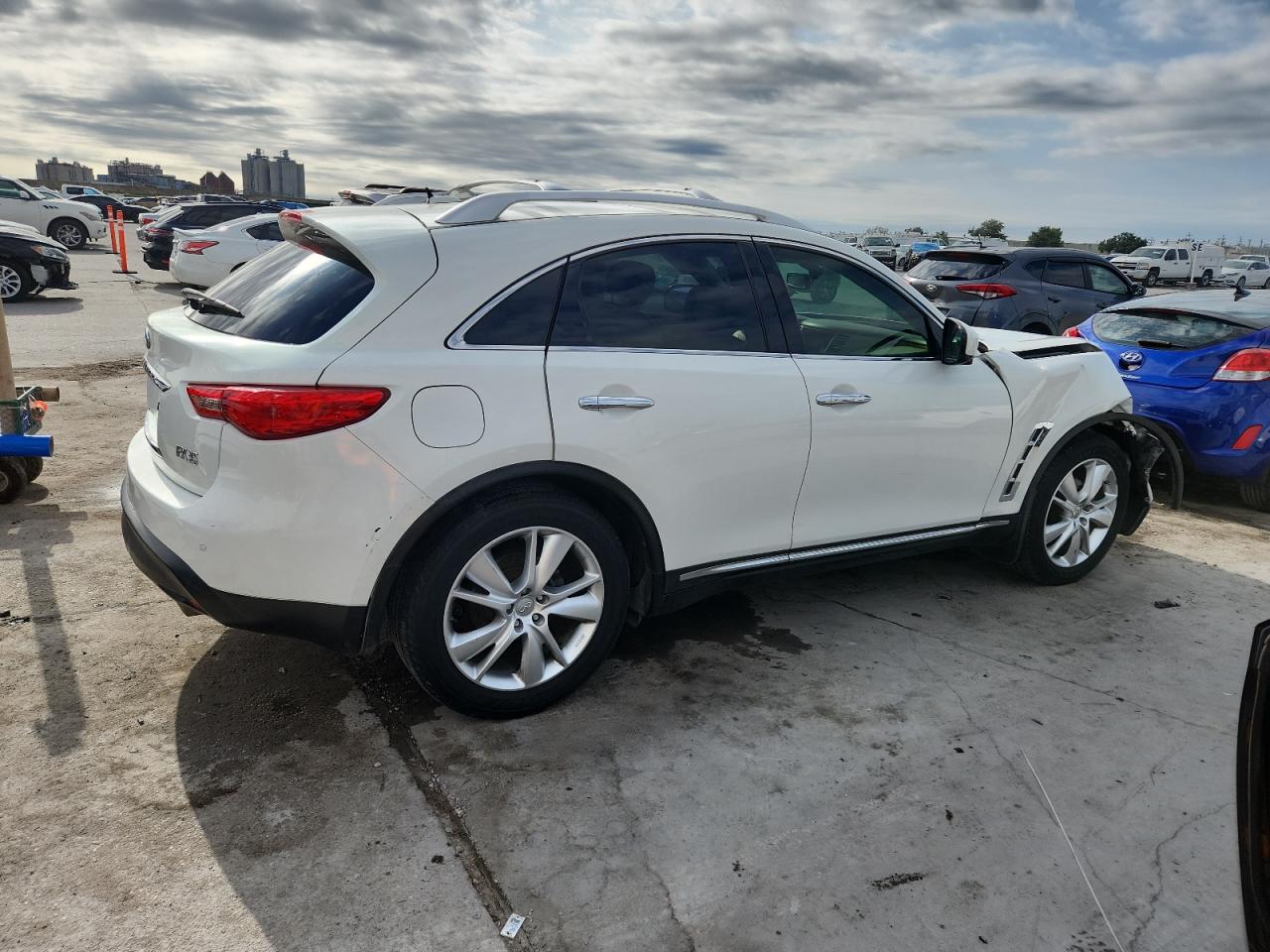 INFINITI FX35