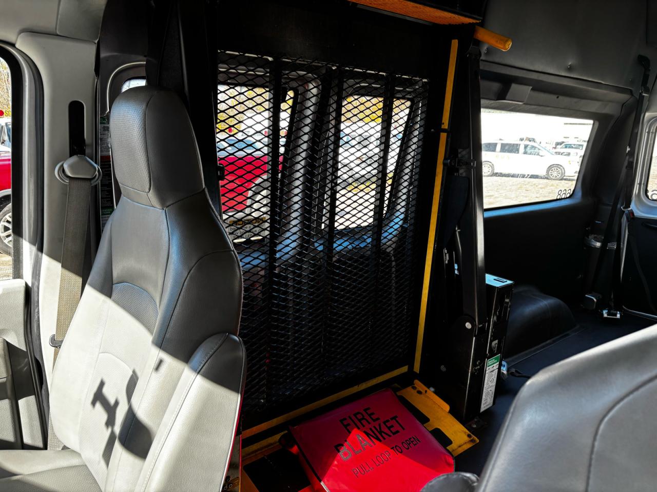 FORD ECONOLINE E250 VAN