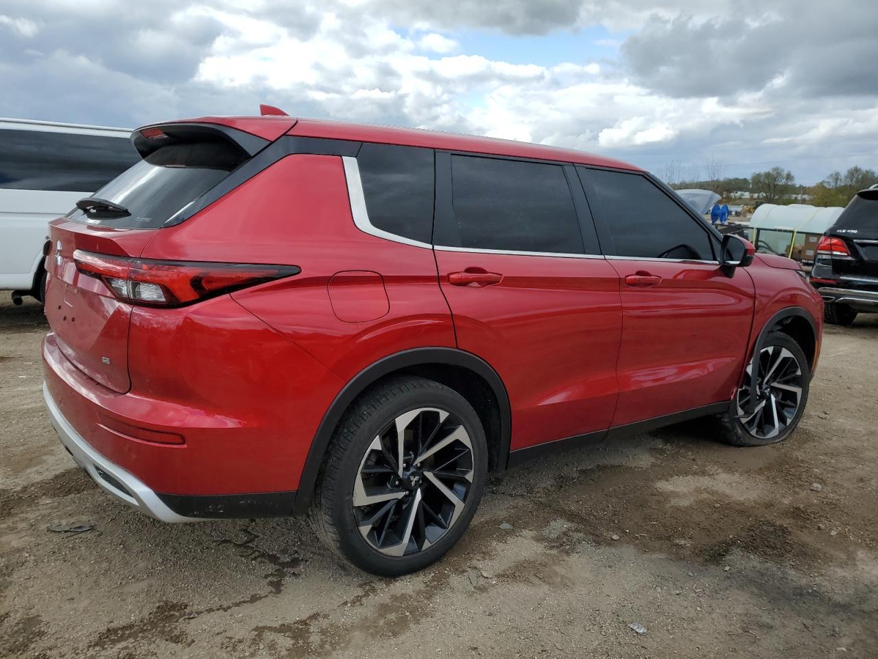 MITSUBISHI OUTLANDER SE