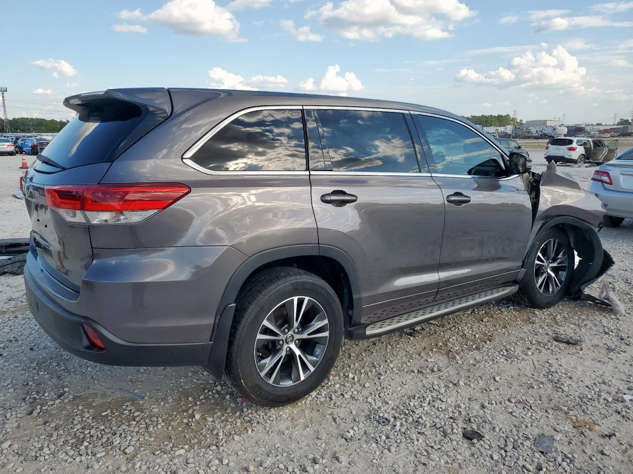 TOYOTA HIGHLANDER LE