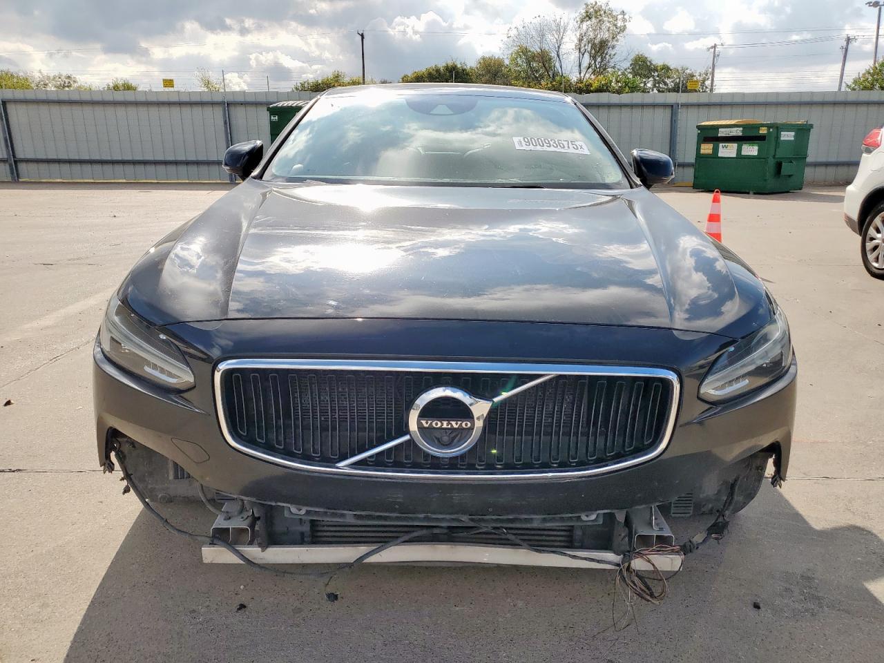 VOLVO S90 T5 MOMENTUM