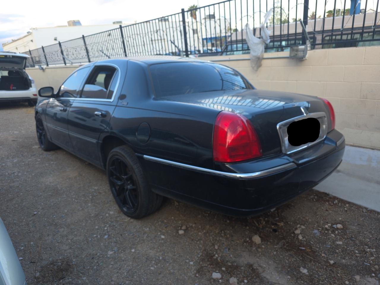 LINCOLN TOWN CAR SIGNATURE LIMITED