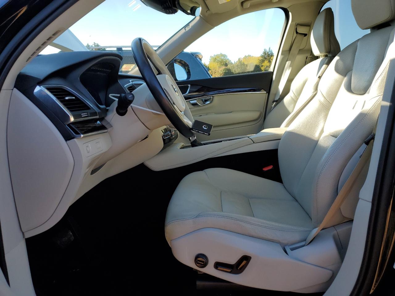 VOLVO XC90 T6 MOMENTUM