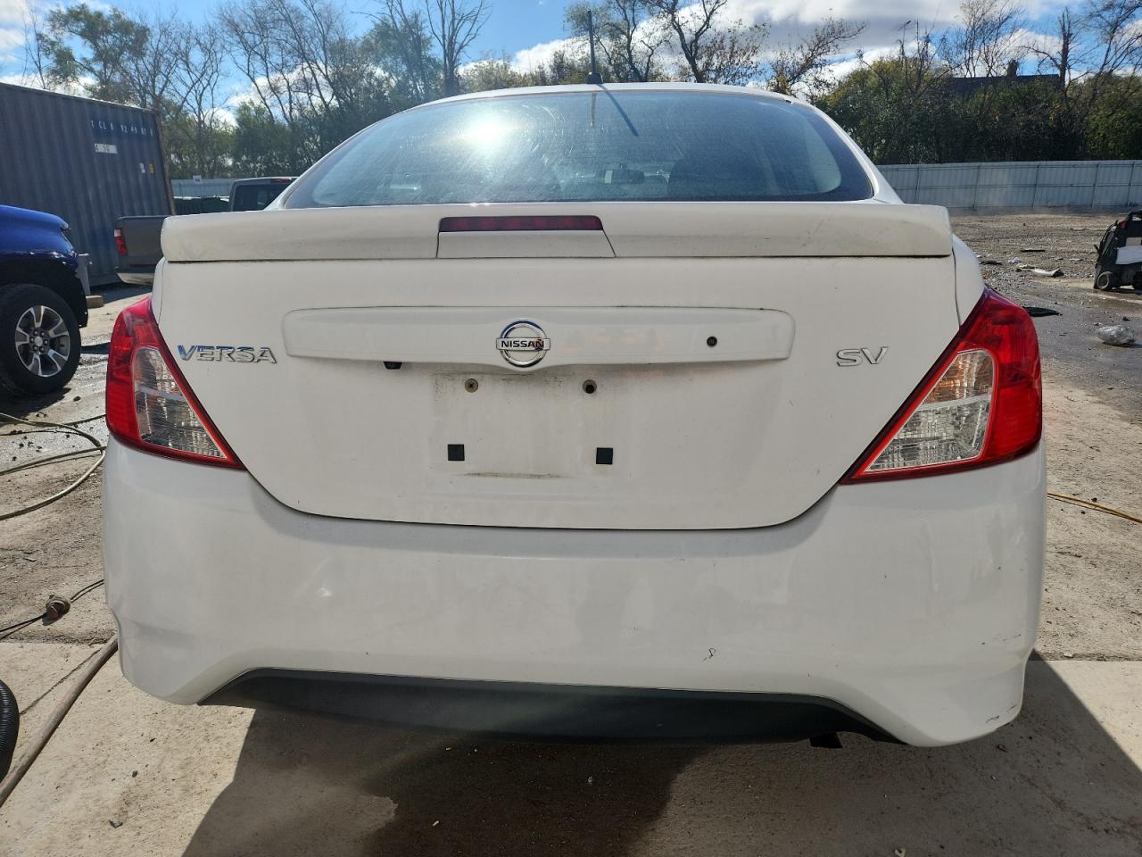 NISSAN VERSA S