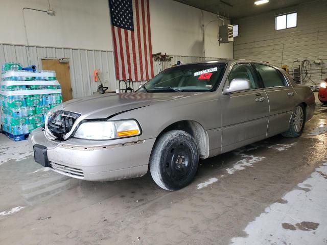 Global Auto Auctions: 2003 LINCOLN TOWN CAR SIGNATURE
