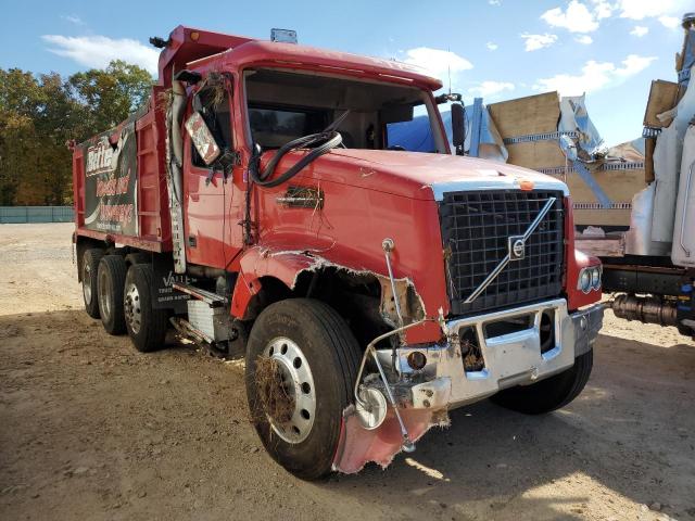 Global Auto Auctions: 2004 VOLVO VHD