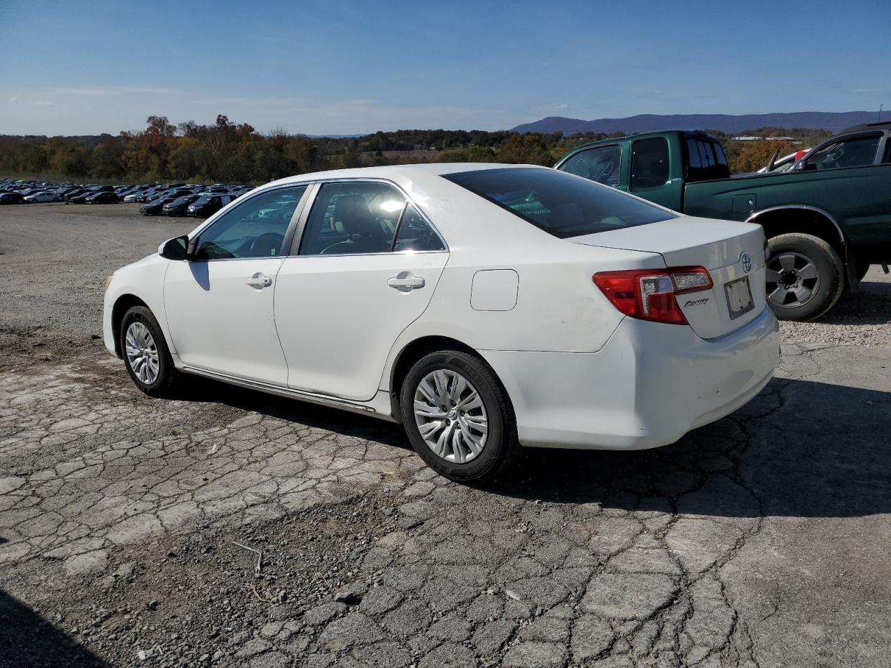 TOYOTA CAMRY BASE
