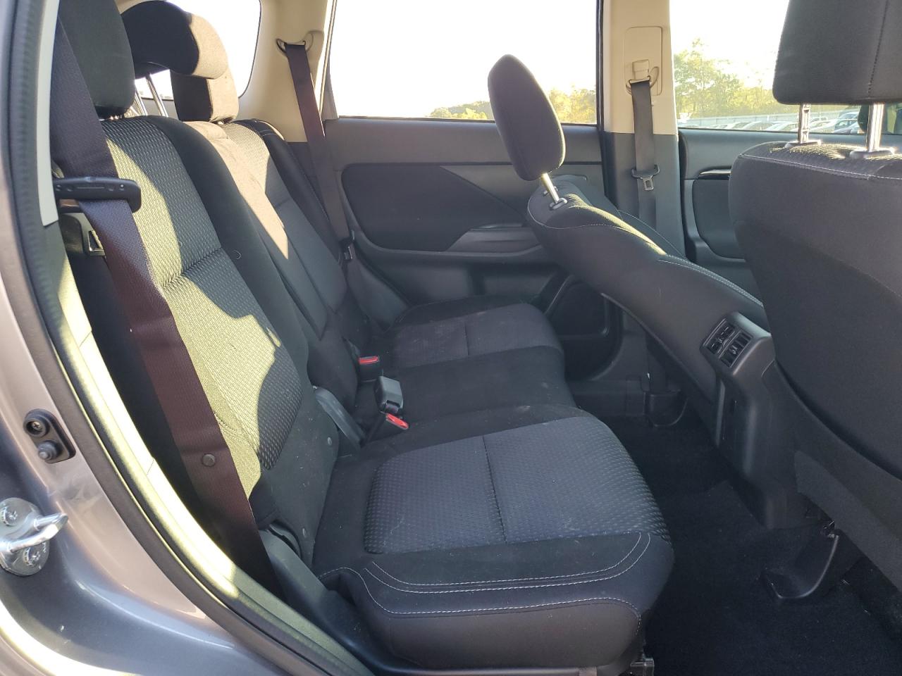 MITSUBISHI OUTLANDER ES