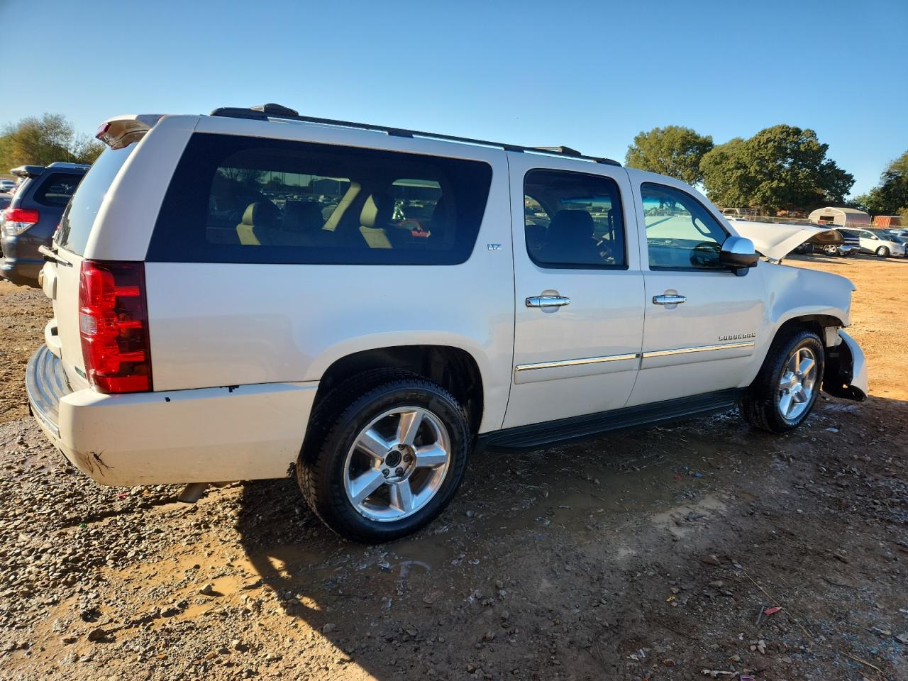 CHEVROLET SUBURBAN C1500 LTZ