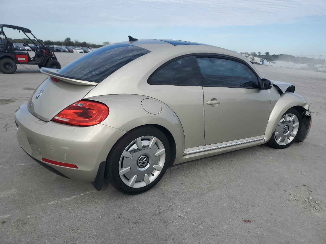 VOLKSWAGEN BEETLE SE
