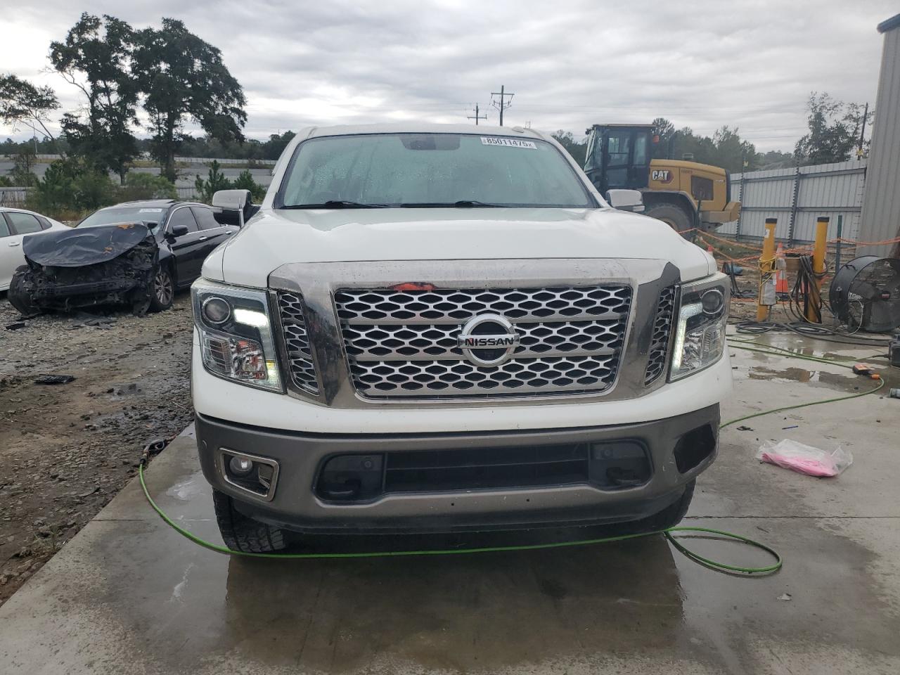 NISSAN TITAN SV