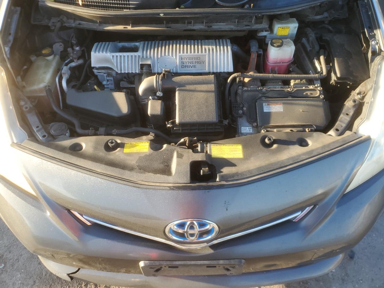 TOYOTA PRIUS V