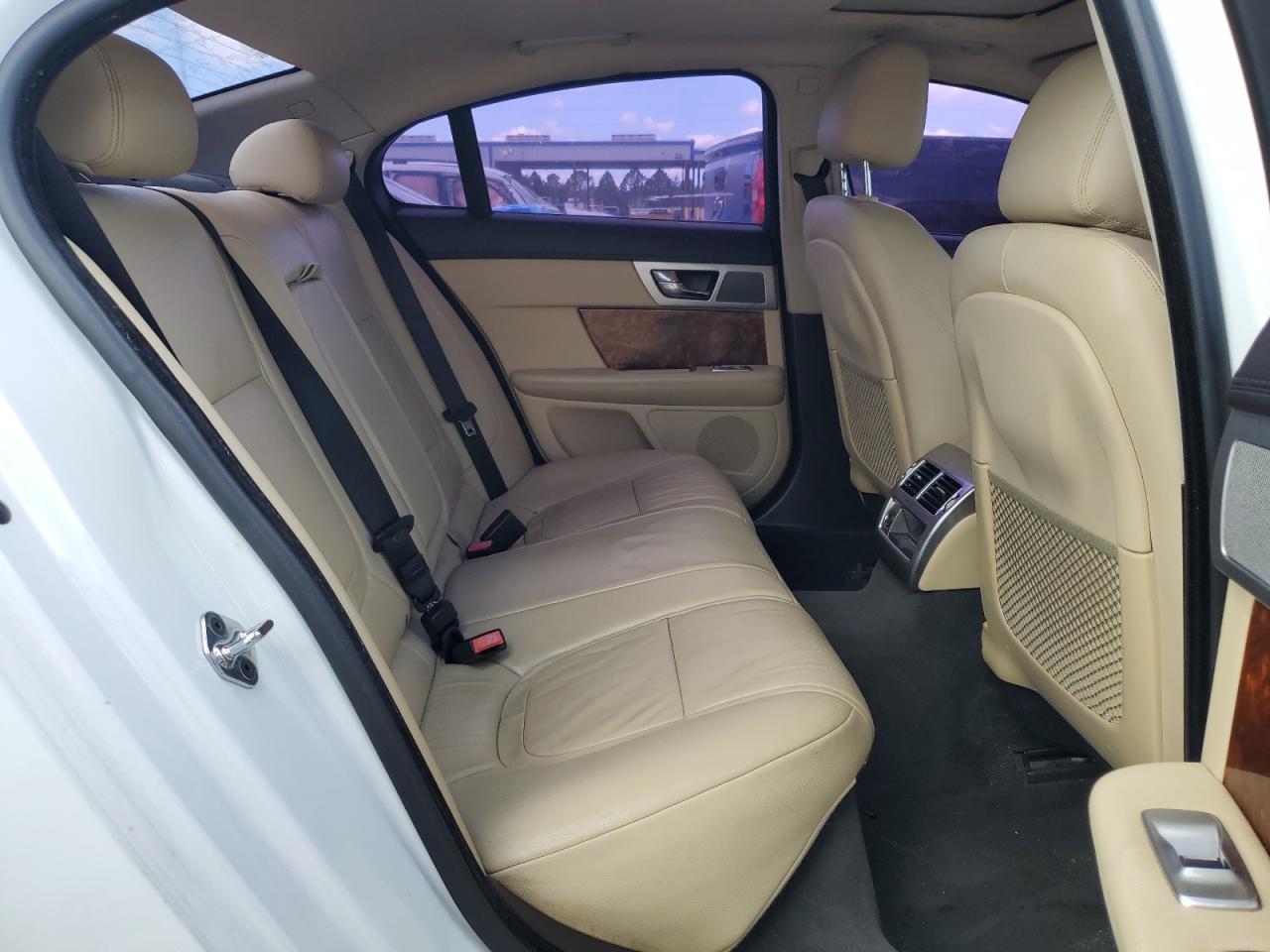 JAGUAR XF 2.0T PREMIUM