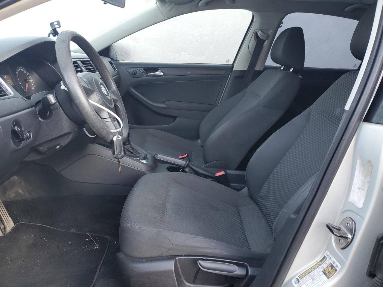 VOLKSWAGEN JETTA BASE