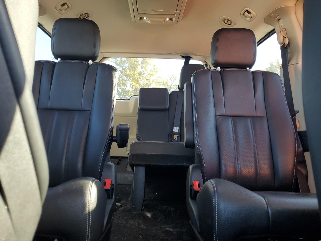 CHRYSLER TOWN & COUNTRY TOURING L