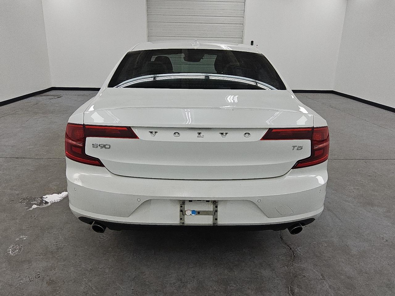 VOLVO S90 T5 MOMENTUM