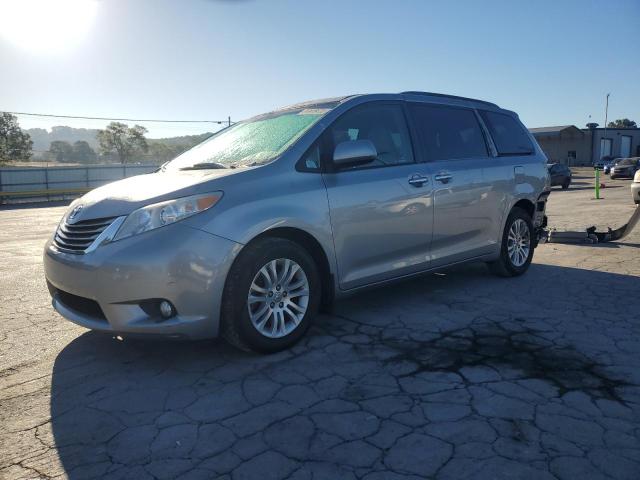 TOYOTA SIENNA XLE
