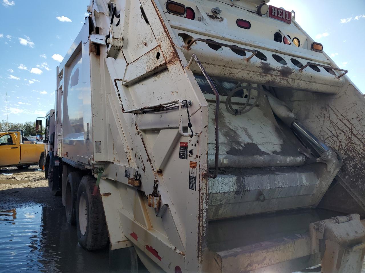 Lot #3281434983 2012 CRANE CARRIER LOW ENTRY