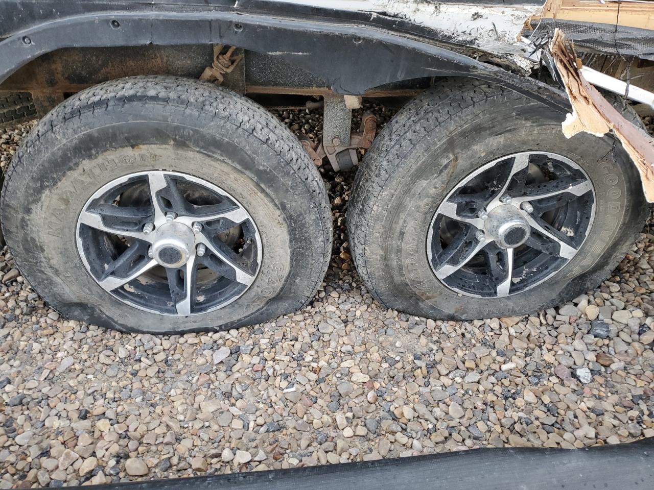 Lot #3282767295 2016 GLAICER FIFTH WHEEL