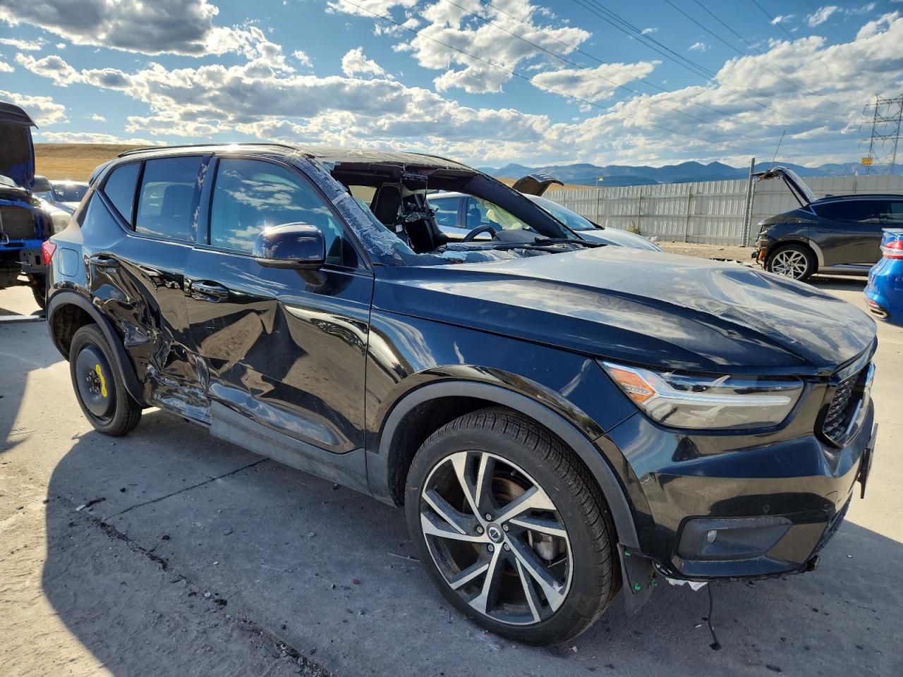VOLVO XC40 T4 R-DESIGN