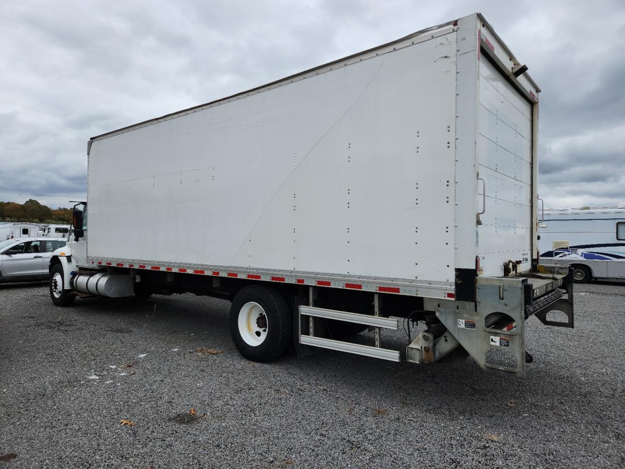 Lot #3282464570 2019 INTERNATIONAL 4300