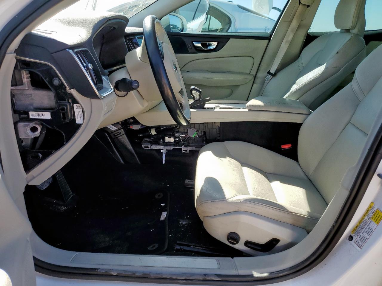 VOLVO S60 T5 MOMENTUM