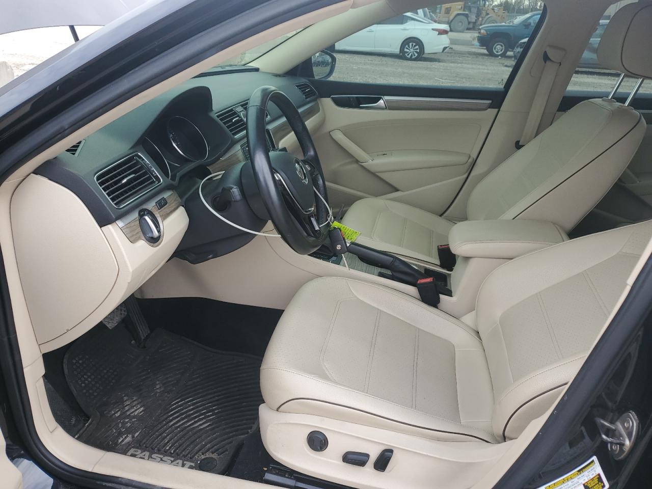 VOLKSWAGEN PASSAT SE