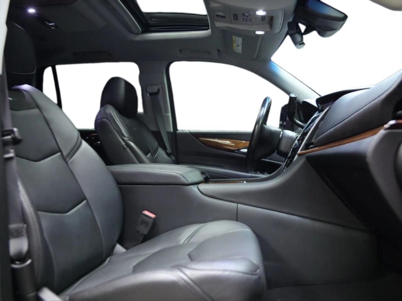 CADILLAC ESCALADE LUXURY