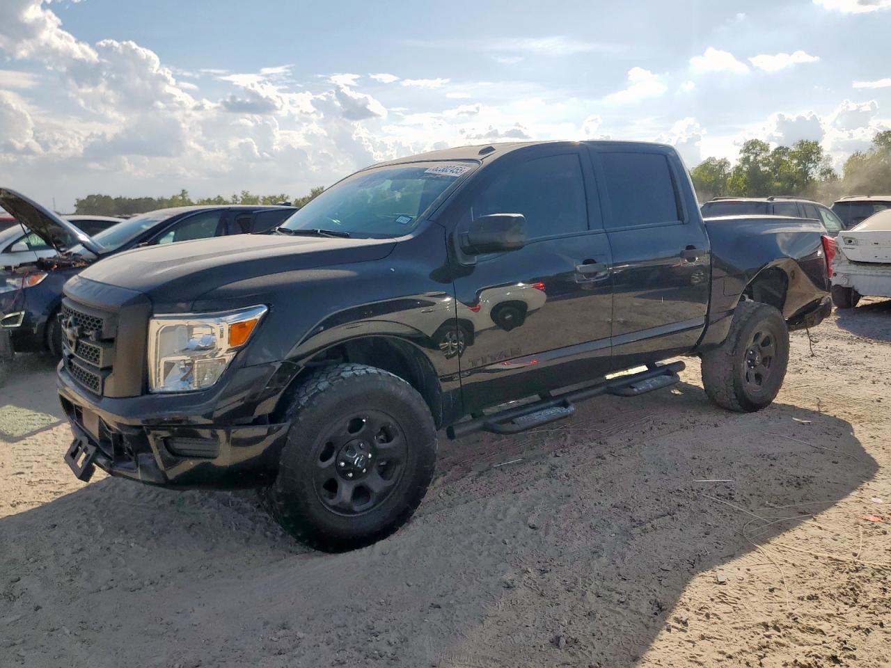NISSAN TITAN S