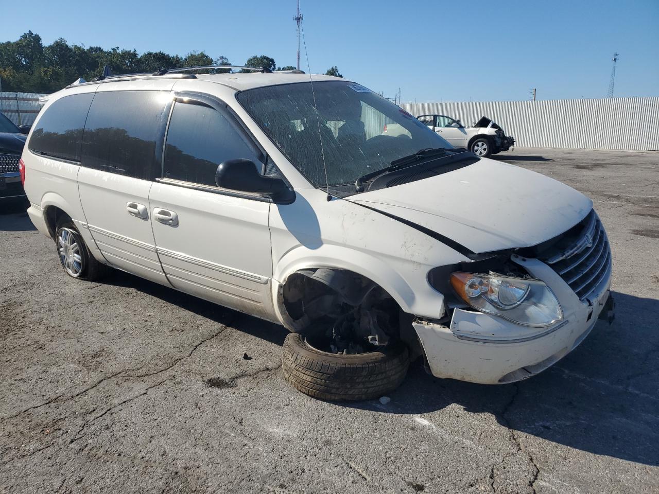 Lot #3302846927 2006 CHRYSLER TOWN & COU