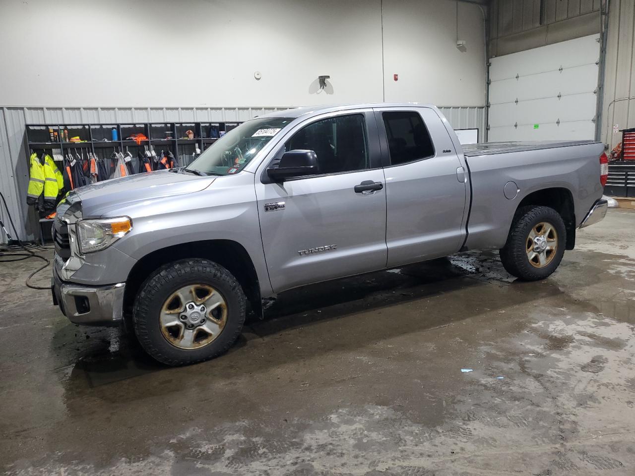 TOYOTA TUNDRA DOUBLE CAB SR