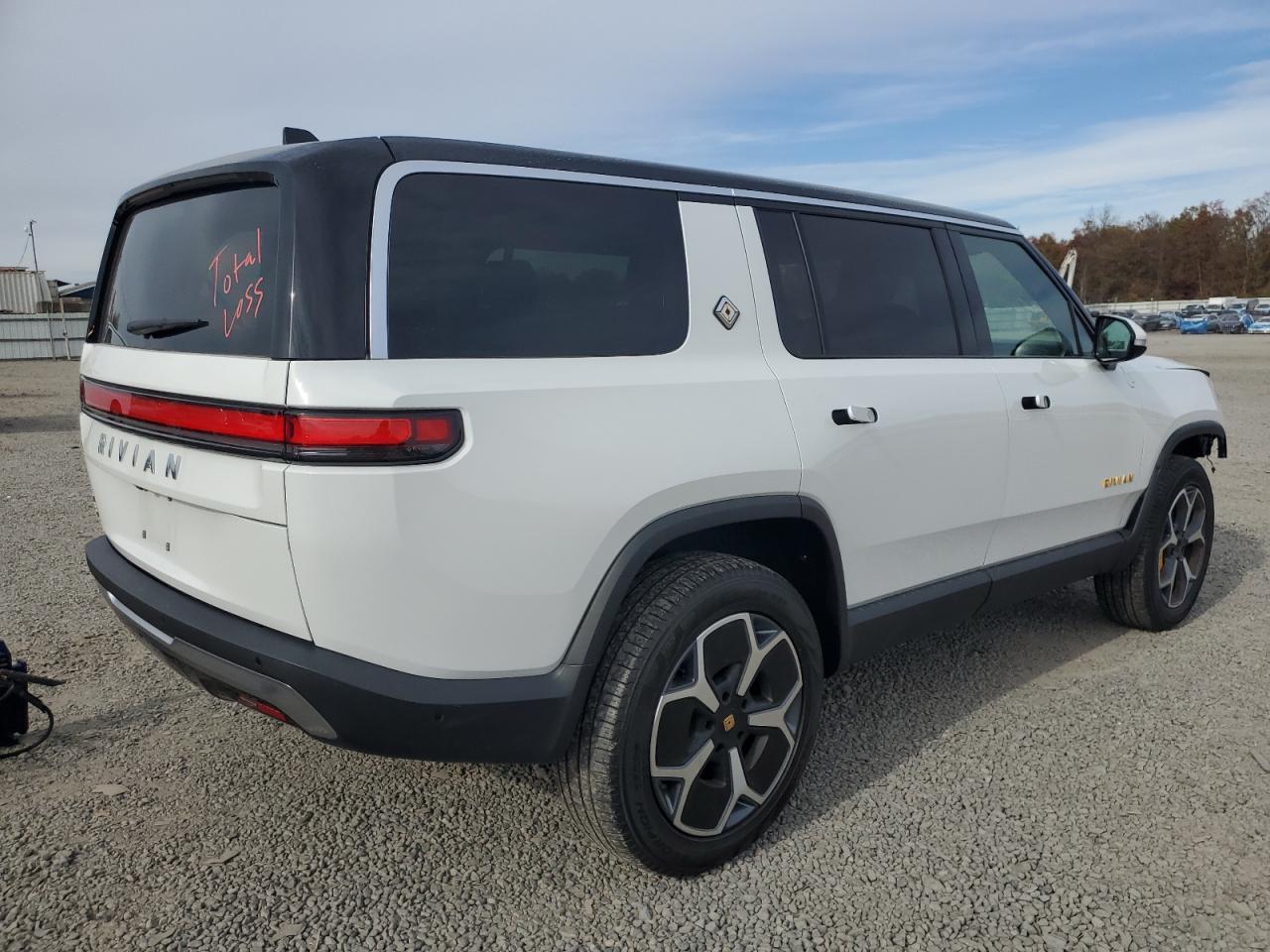 RIVIAN R1S ADVENTURE