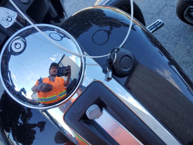 2011 HARLEY-DAVIDSON FLHTK 1HD1KEM16BB651847