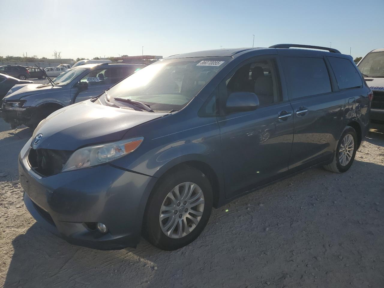 TOYOTA SIENNA XLE