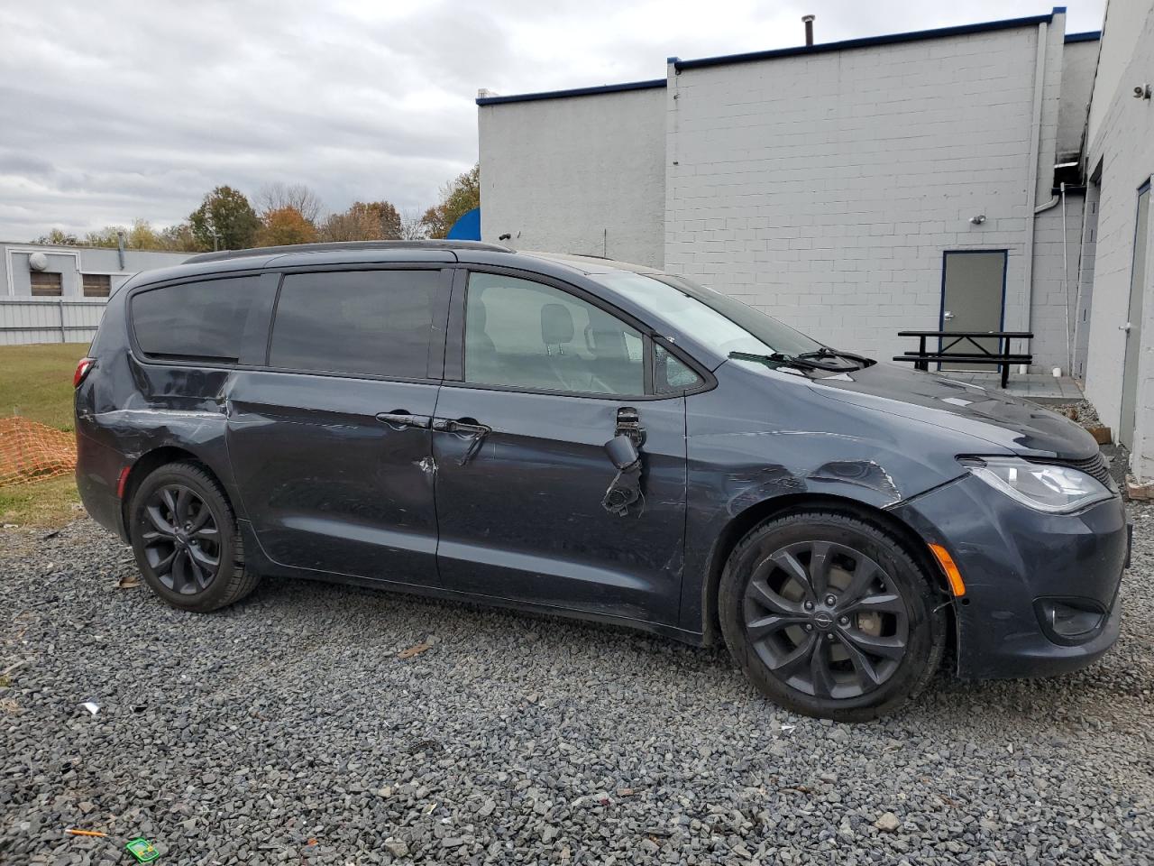 CHRYSLER PACIFICA TOURING L