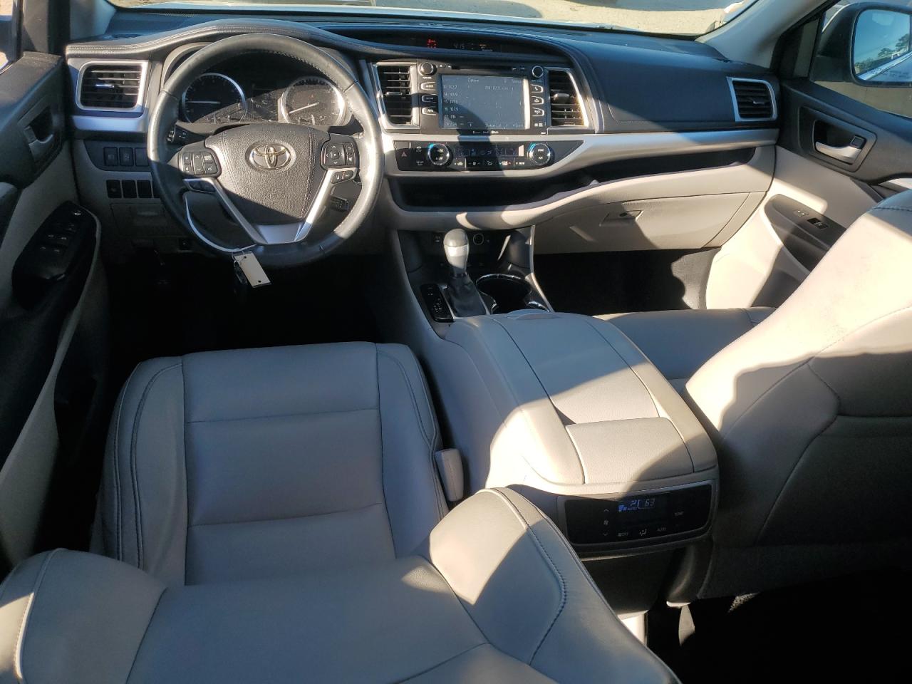 TOYOTA HIGHLANDER SE