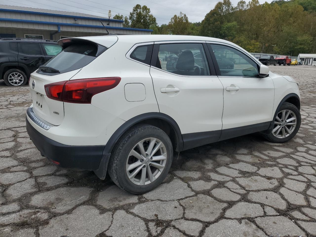 NISSAN ROGUE SPORT S